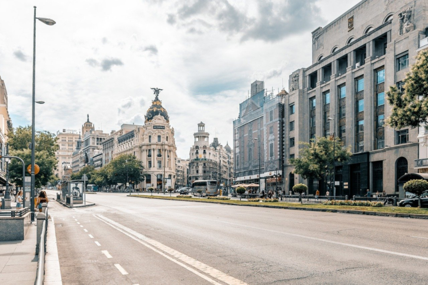 La guerra mantiene por segundo mes consecutivo el consumo en Madrid un 46% por debajo que antes del Covid